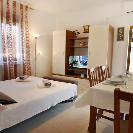 Apartment Uzelac *