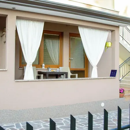 Apartment Uzelac *