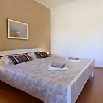 Uzelac דירה אומאג