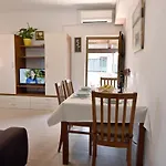 Uzelac דירה אומאג