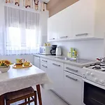 דירה Uzelac *
