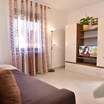 Uzelac אומאג