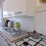 Uzelac * אומאג
