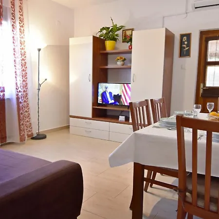 Uzelac Appartement *