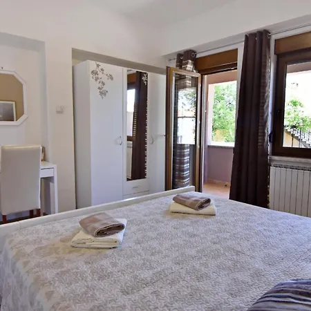 Uzelac Appartement *